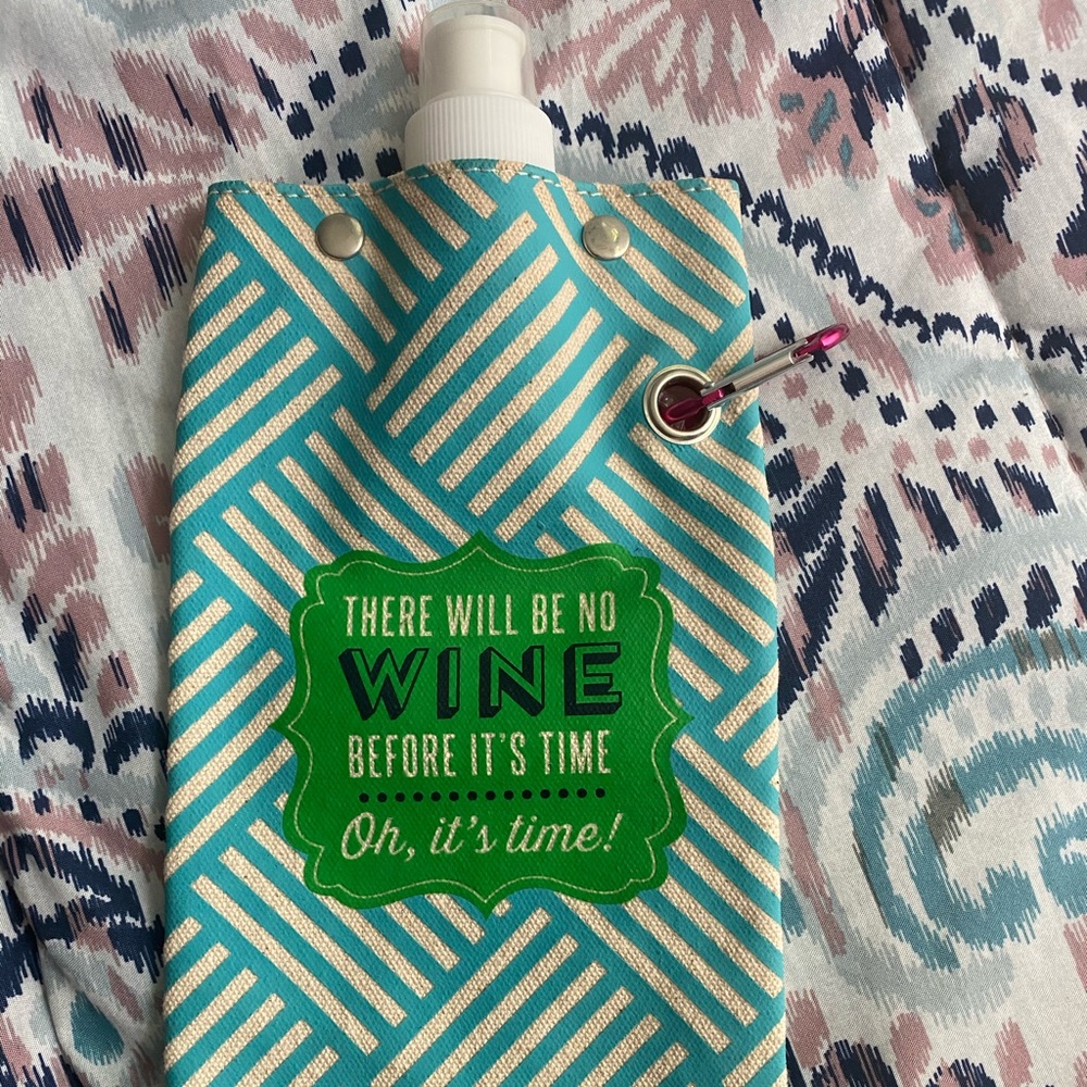 🍷 Adorable Wine Flask